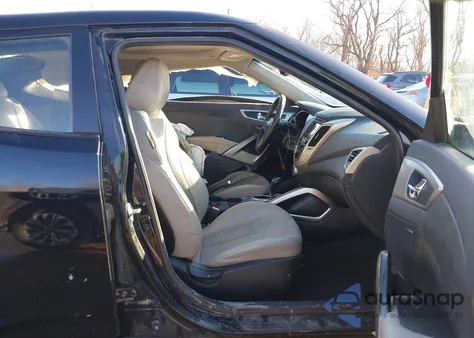 2013 Hyundai Veloster Base W/Gray z USA, uszkodzony, nr VIN KMHTC6AD0DU109139